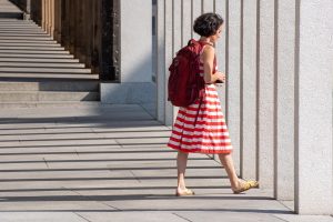 Idei actuale pentru aparitii de peste zi comode si usor de purtat